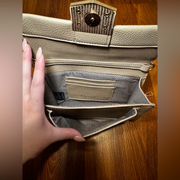 Women’s Elegant Neutral Leather Crossbody Bag - Picture 3 of 4